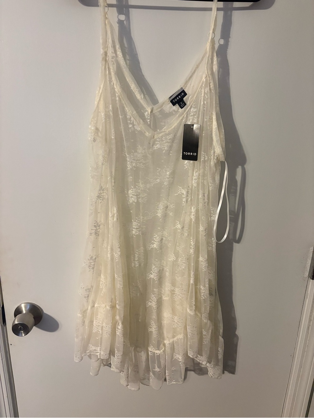 Torrid Ivory Lace tank top size 3